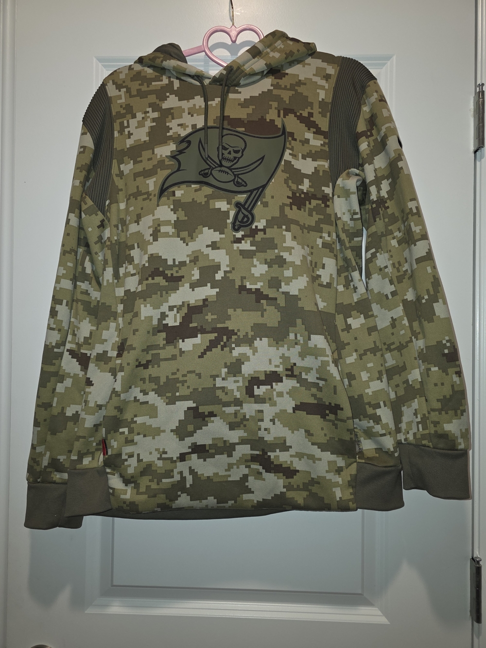 Nike Tampa Bay Buccaneers Salute to Service Camo Hoodie Size Medium